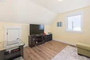 1930 NW Harbor Ave, Lincoln City, OR 97367 - Photo 32
