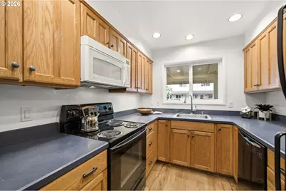 547 N Hayden Bay Dr, Portland, OR 97217 - Photo 16