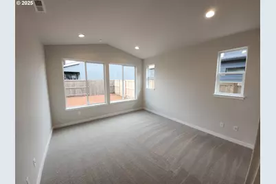 2950 Olympic St #20, Woodburn, OR 97071 - Photo 8