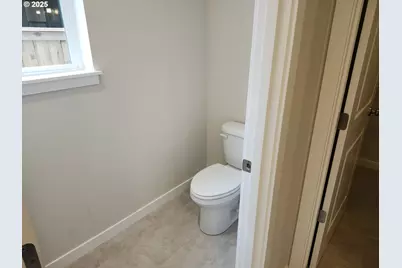 2950 Olympic St #20, Woodburn, OR 97071 - Photo 12