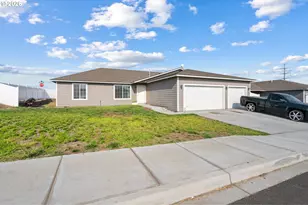 2734 Curlew St, Umatilla, OR 97882 - Photo 2