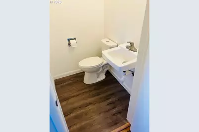 152 W C St, Springfield, OR 97477 - Photo 14