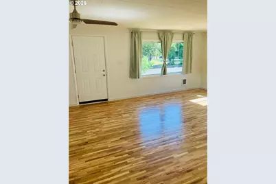 152 W C St, Springfield, OR 97477 - Photo 26