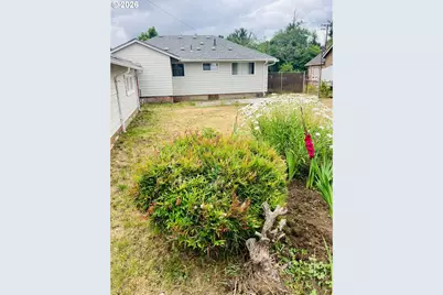 152 W C St, Springfield, OR 97477 - Photo 8