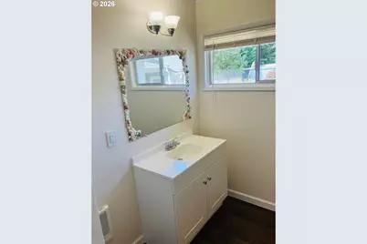 152 W C St, Springfield, OR 97477 - Photo 36