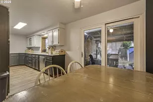 19820 NE Hassalo Ct, Portland, OR 97230 - Photo 8