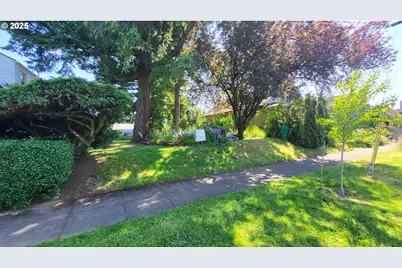 7020 NE Stanton St, Portland, OR 97213 - Photo 1