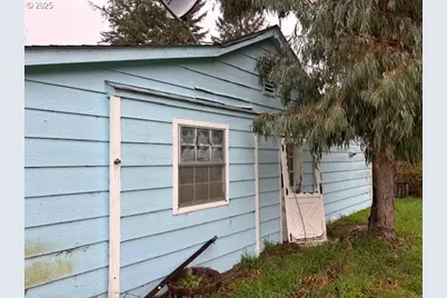 94213 Kerber Dr, Langlois, OR 97450 - Photo 16