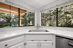 4105 Woodhill Ct, Lake Oswego, OR 97035 - Photo 10