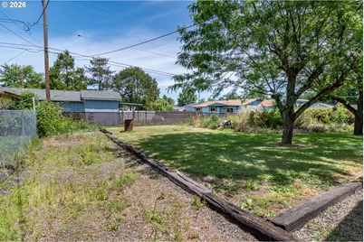 1976 Burdette Dr, Roseburg, OR 97471 - Photo 46