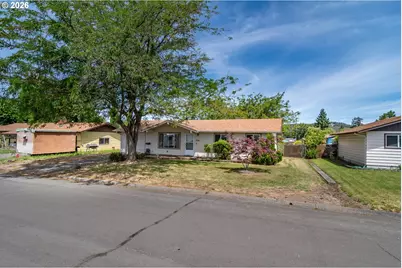 1976 Burdette Dr, Roseburg, OR 97471 - Photo 8
