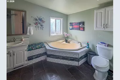 545 E 4th Ave, Riddle, OR 97469 - Photo 12