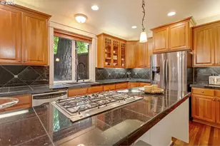 2613 Beacon Hill Dr, West Linn, OR 97068 - Photo 8
