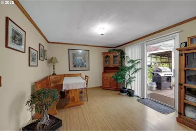 1113 Candlelight Dr, Eugene, OR 97402 - Photo 12