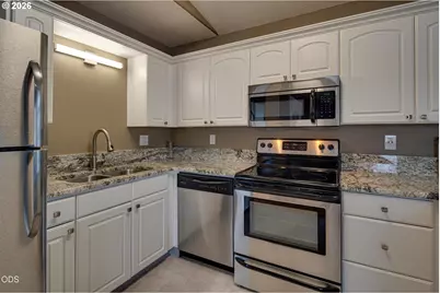 747 E Black Butte Ave, Sisters, OR 97759 - Photo 6