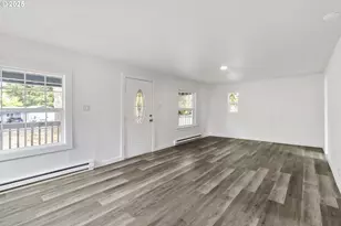 611 NE Pioneer Ave, Castle Rock, WA 98611 - Photo 8