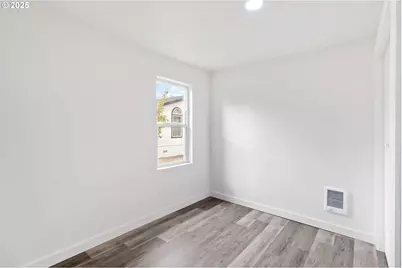 611 NE Pioneer Ave, Castle Rock, WA 98611 - Photo 14