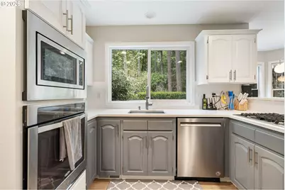 13278 Vermeer Dr, Lake Oswego, OR 97035 - Photo 16