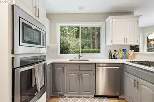 13278 Vermeer Dr, Lake Oswego, OR 97035 - Photo 16