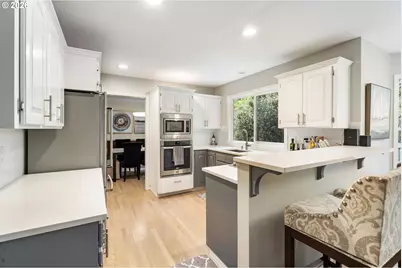 13278 Vermeer Dr, Lake Oswego, OR 97035 - Photo 12