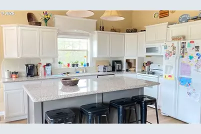 216 Valley View Dr, John Day, OR 97845 - Photo 2