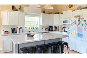 216 Valley View Dr, John Day, OR 97845 - Photo 2