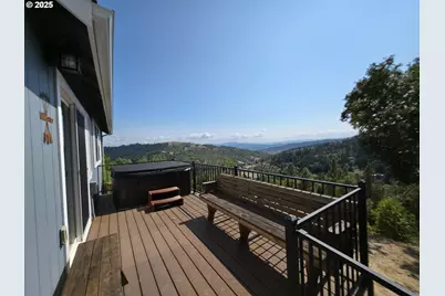 125 Eagle Dr, Roseburg, OR 97471 - Photo 4