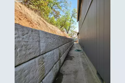 125 Eagle Dr, Roseburg, OR 97471 - Photo 8