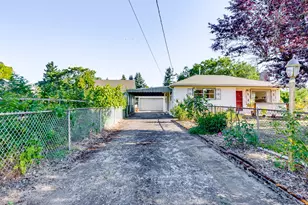 7515 SE Luther Rd, Portland, OR 97206 - Photo 2