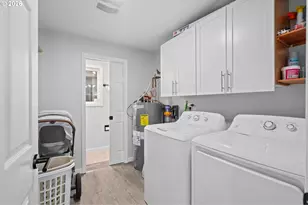 18230 SE Pine St, Portland, OR 97233 - Photo 10
