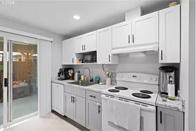 18230 SE Pine St, Portland, OR 97233 - Photo 8
