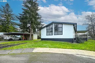 102 Molalla Ct, Roseburg, OR 97470 - Photo 2