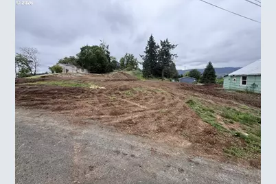 1420 NW Grove St, Roseburg, OR 97471 - Photo 6
