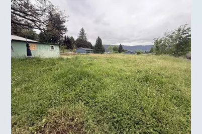 1420 NW Grove St, Roseburg, OR 97471 - Photo 6