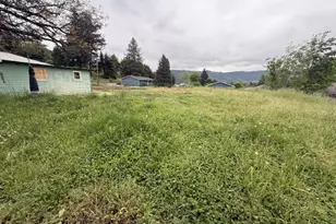 1420 NW Grove St, Roseburg, OR 97471 - Photo 6
