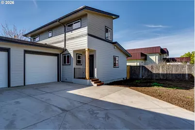 231/233 S 41st Pl, Springfield, OR 97478 - Photo 4