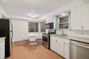 3286 NE Holman St, Portland, OR 97211 - Photo 10