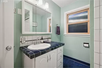 3286 NE Holman St, Portland, OR 97211 - Photo 18