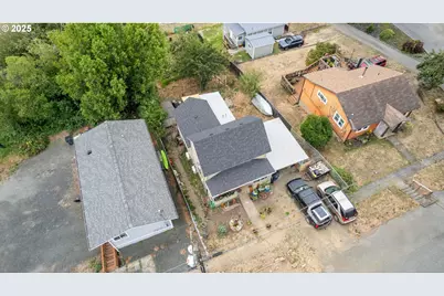 55 W 6th St, Coquille, OR 97423 - Photo 2