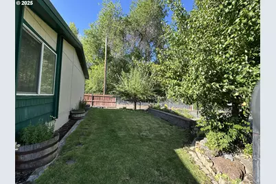128 SW Canton St, John Day, OR 97845 - Photo 2