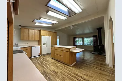 128 SW Canton St, John Day, OR 97845 - Photo 4