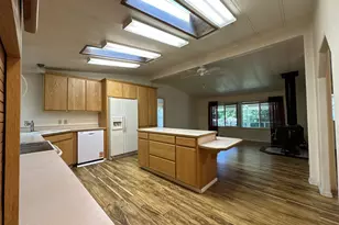 128 SW Canton St, John Day, OR 97845 - Photo 4