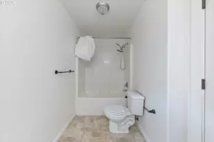 886 N 7th St, Harrisburg, OR 97446 - Photo 34