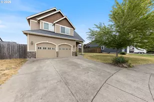 886 N 7th St, Harrisburg, OR 97446 - Photo 2