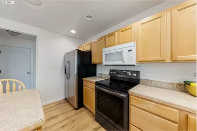 886 N 7th St, Harrisburg, OR 97446 - Photo 16