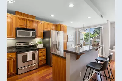 2616 SW Hume Ct, Portland, OR 97219 - Photo 10