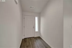 1632 Dotie Dr, Springfield, OR 97477 - Photo 4