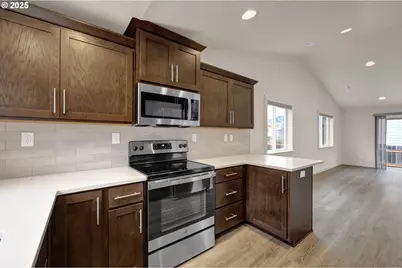 1632 Dotie Dr, Springfield, OR 97477 - Photo 10