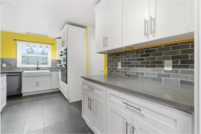 19 NE 139th Ave, Portland, OR 97230 - Photo 16