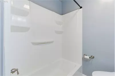 19 NE 139th Ave, Portland, OR 97230 - Photo 22